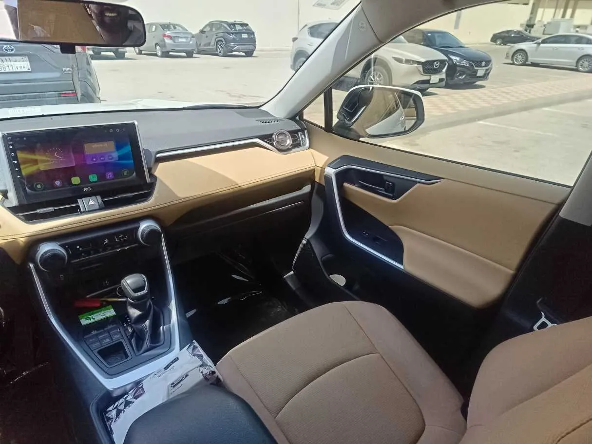 Car image 32