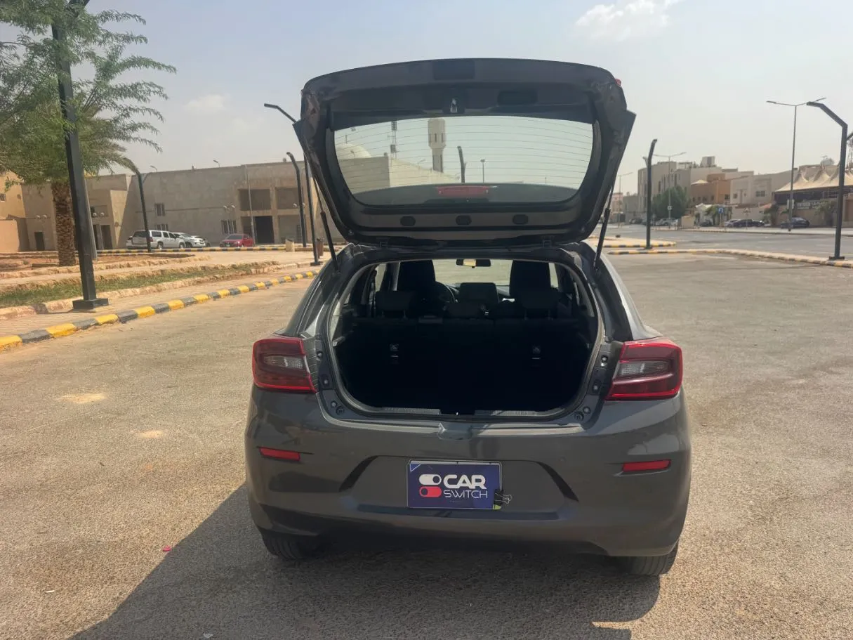 Car image 19