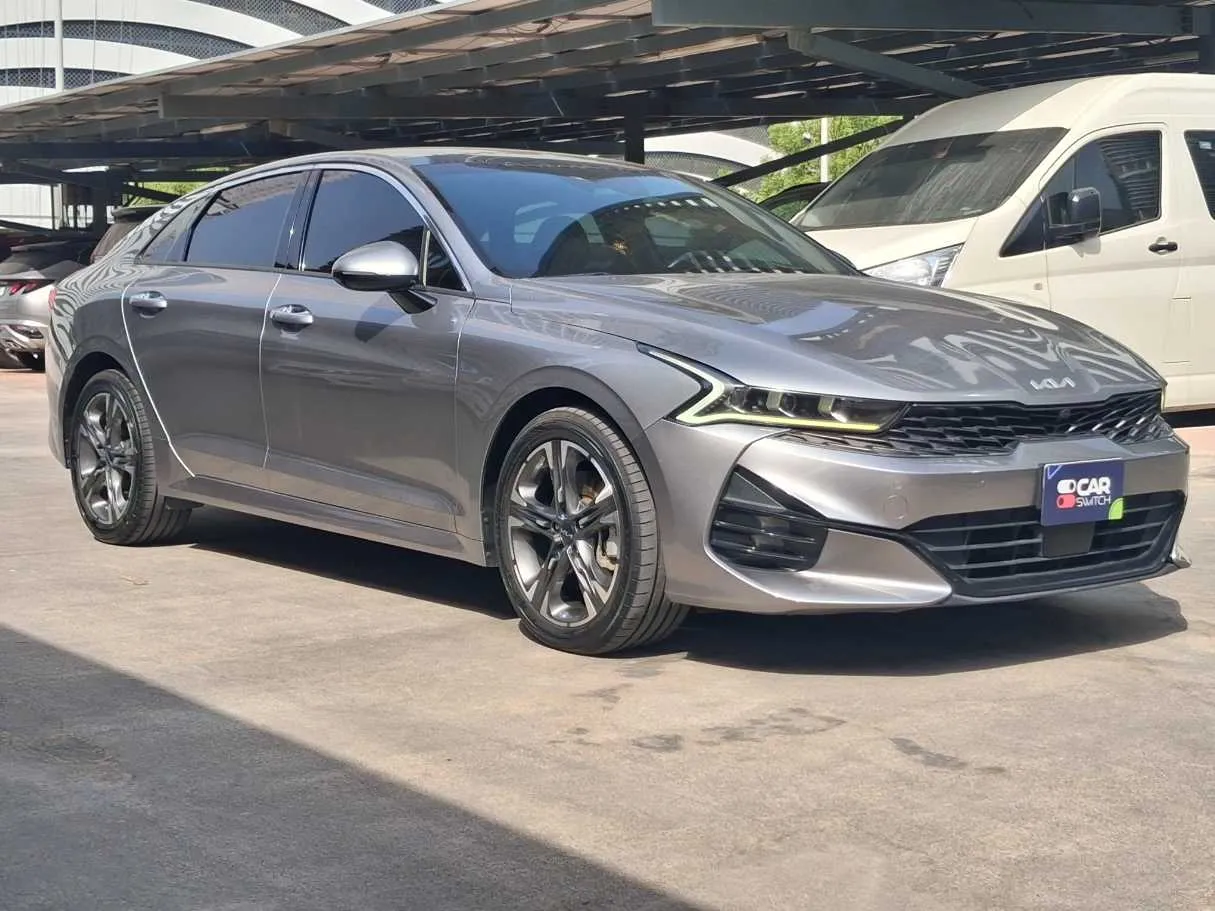 Car image 3