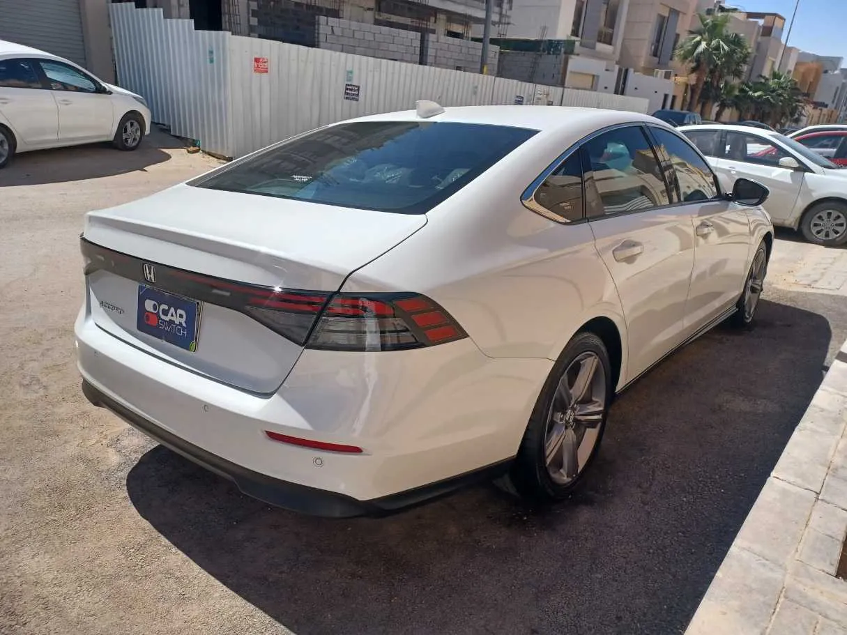 Car image 5