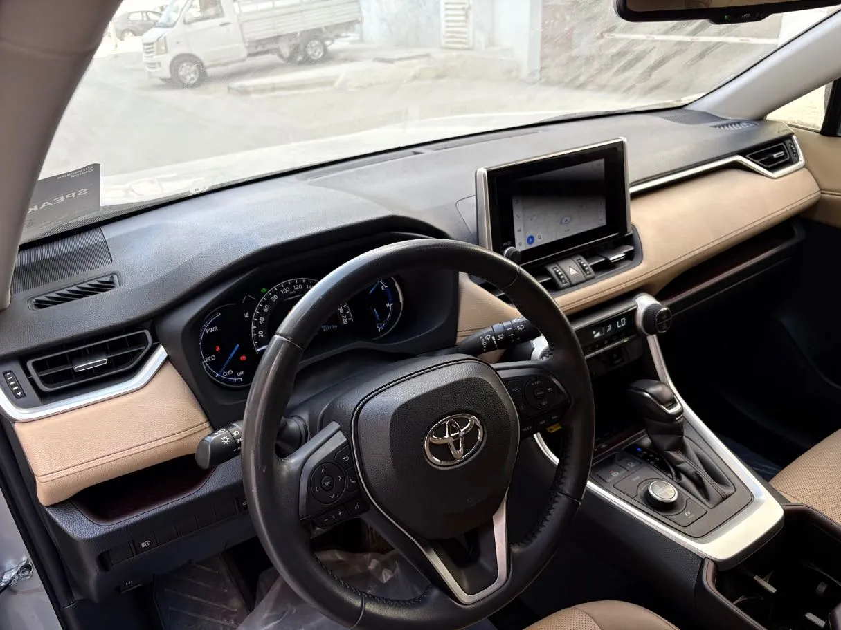 Car image 11