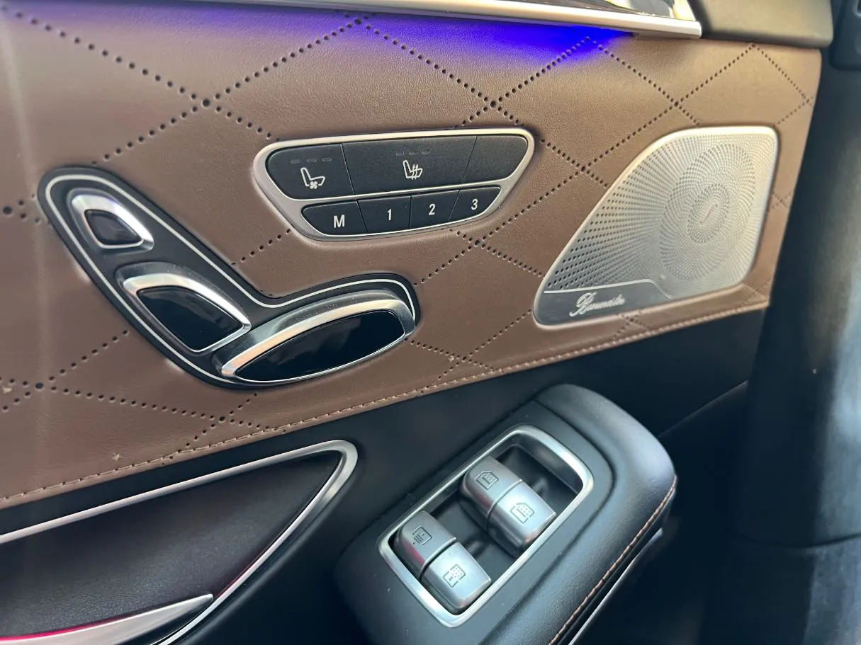 Car image 27