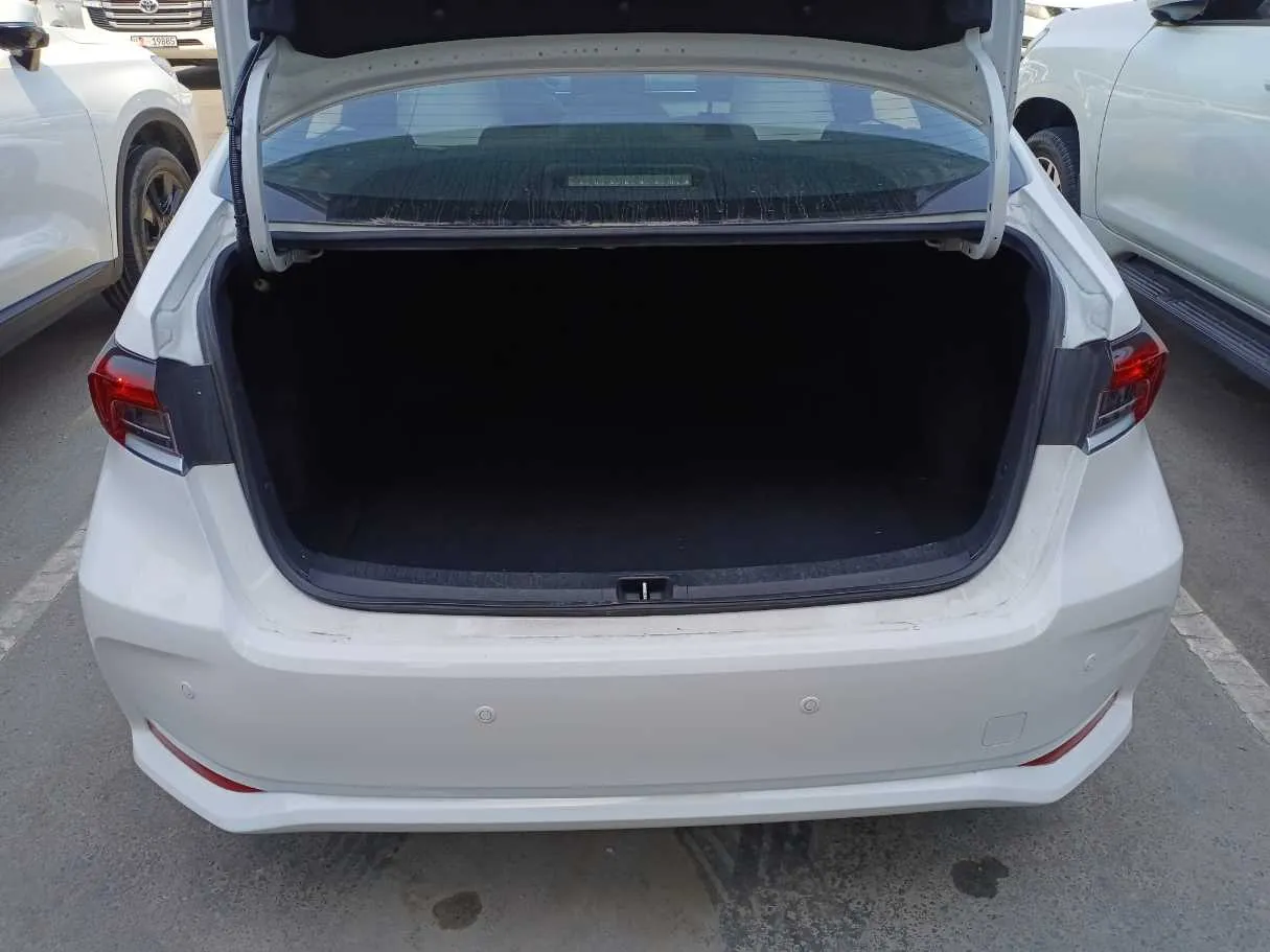 Car image 19