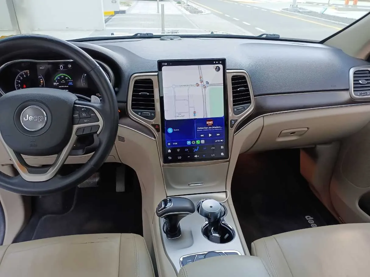 Car image 15