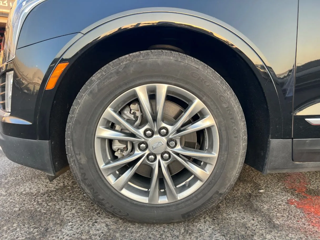 Car image 9