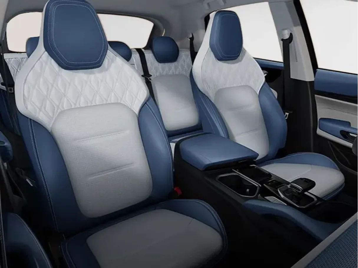 Car image 9