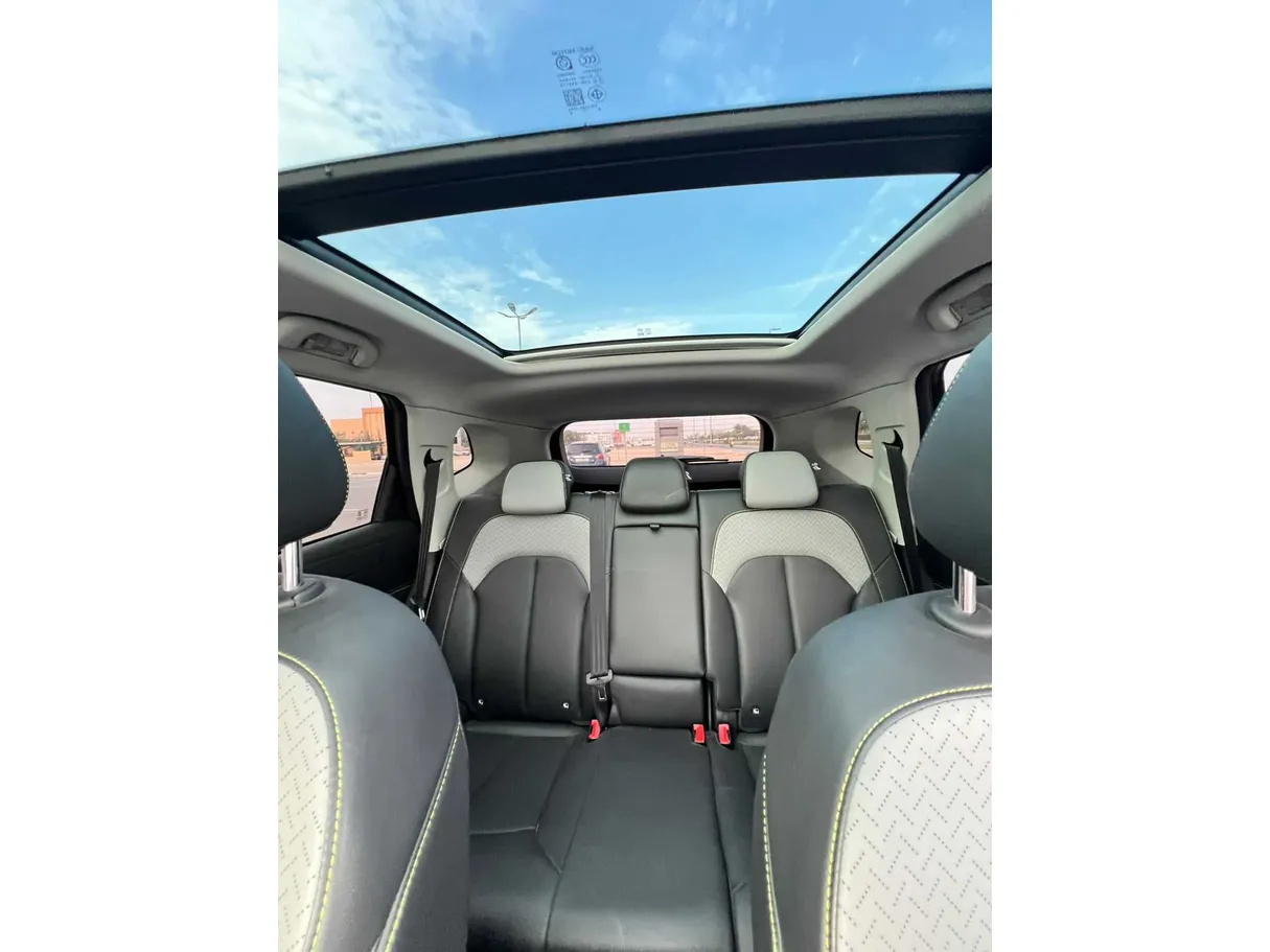 Car image 15