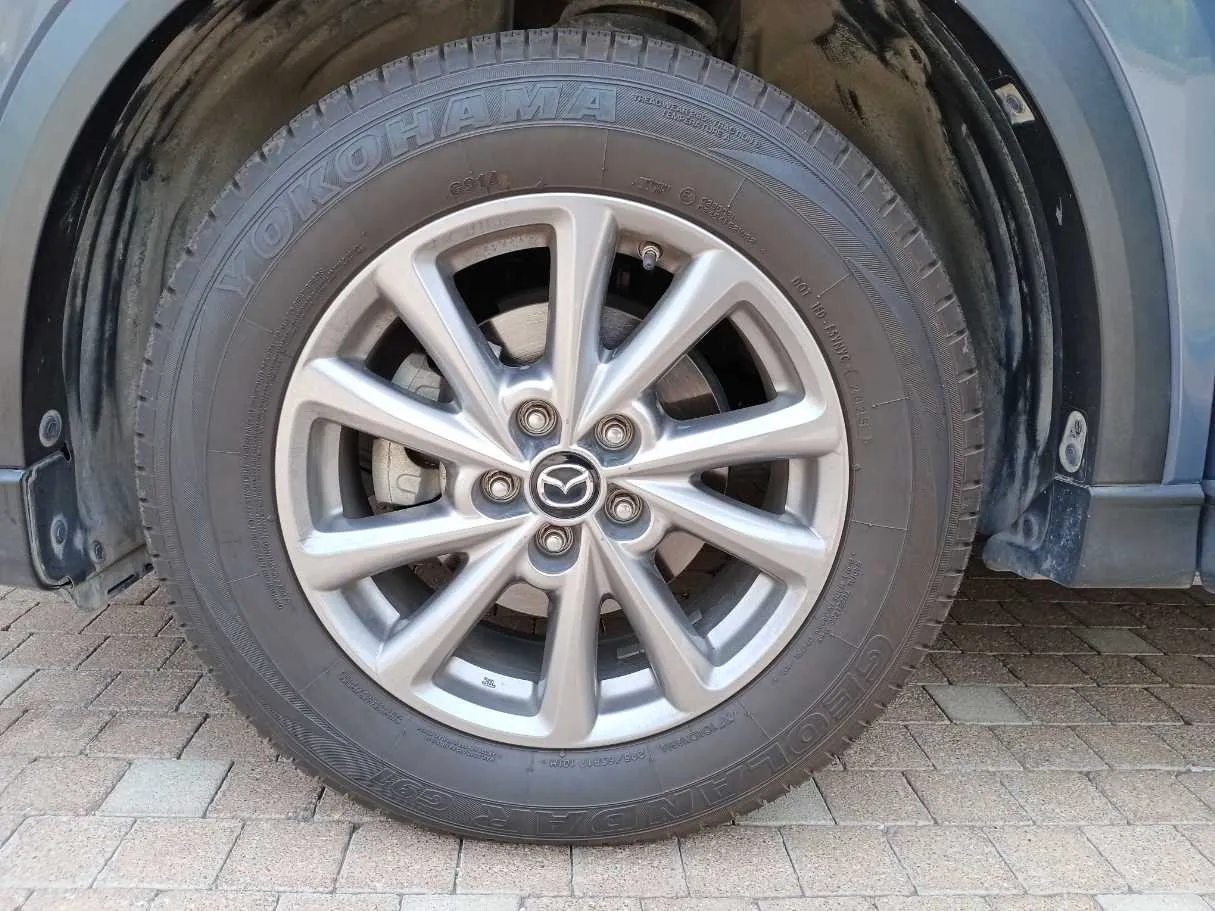 Car image 9