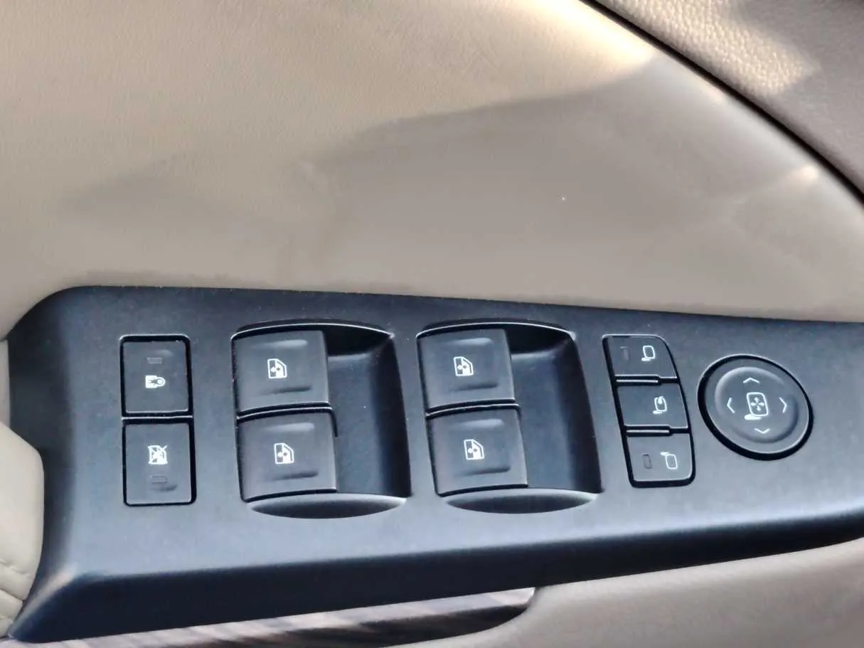 Car image 28