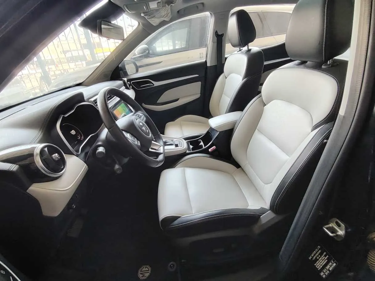 Car image 16