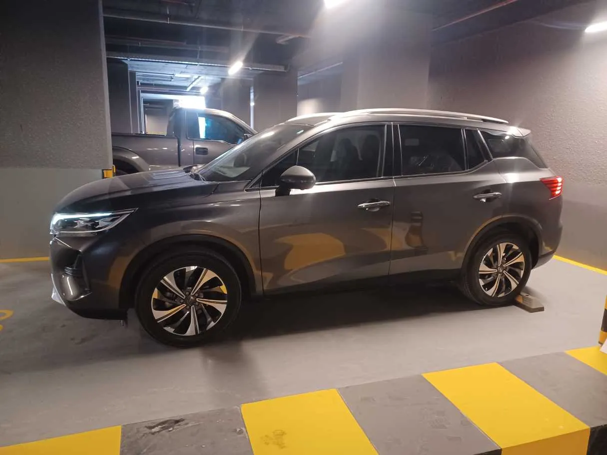 Car image 8