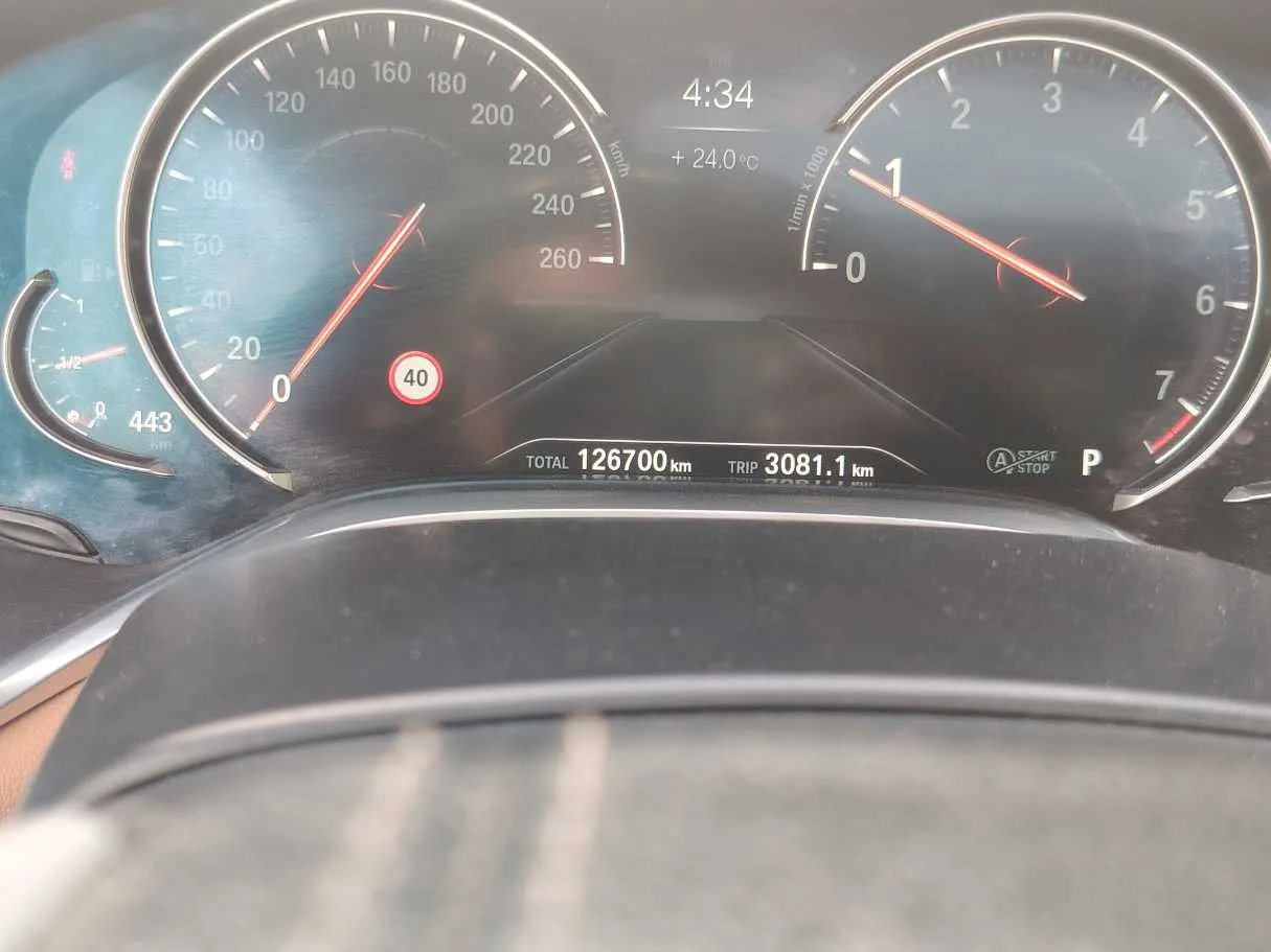 Car image 24