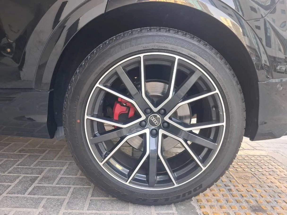Car image 9