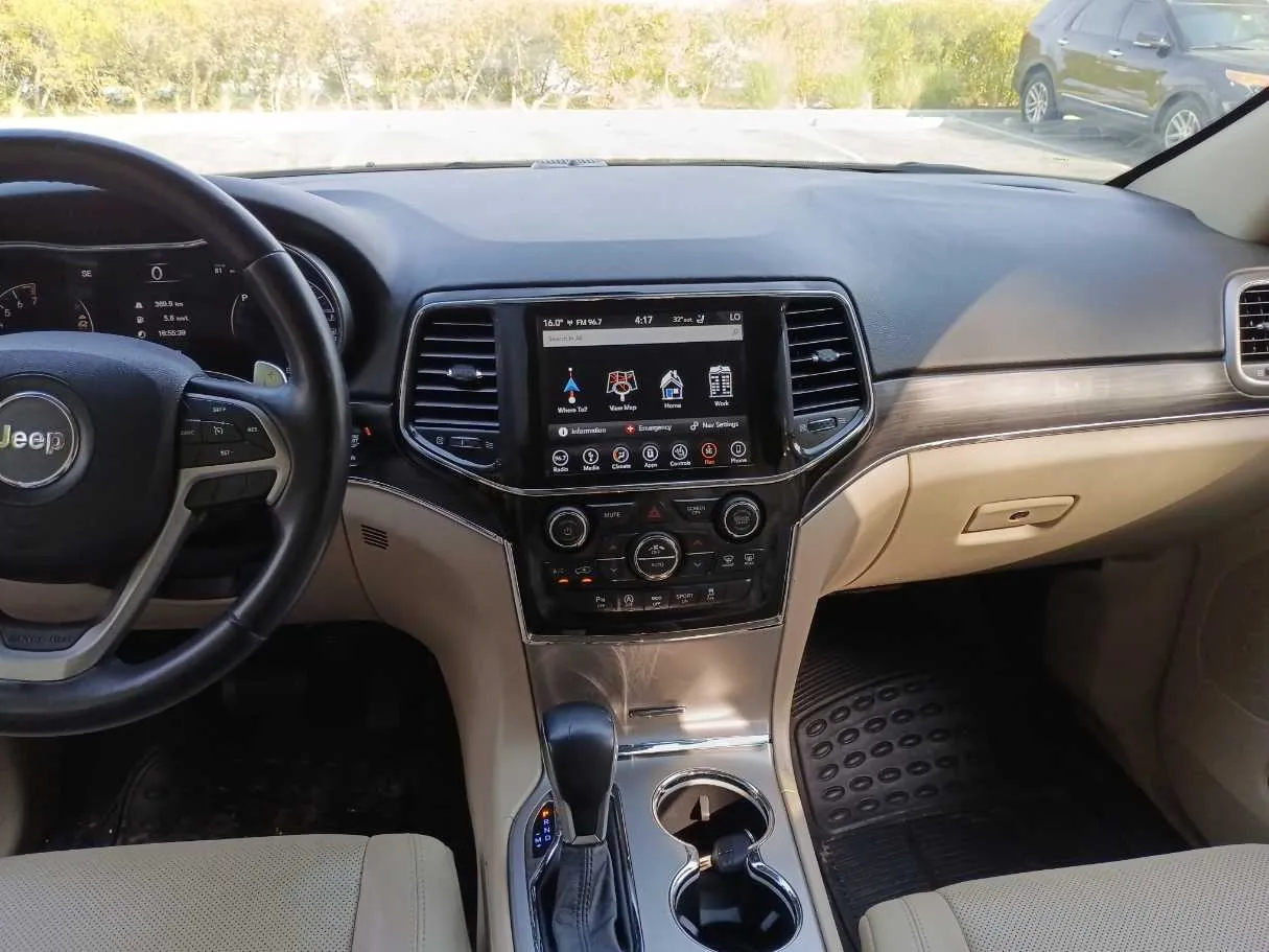 Car image 17