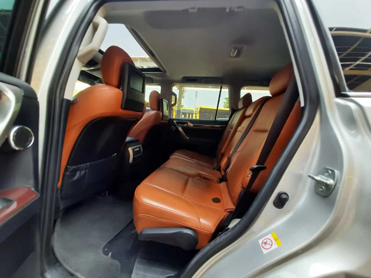Car image 13