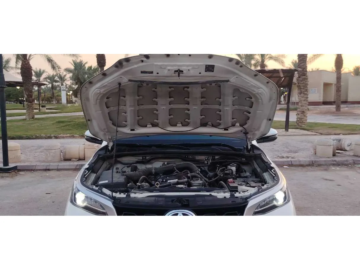 Car image 27