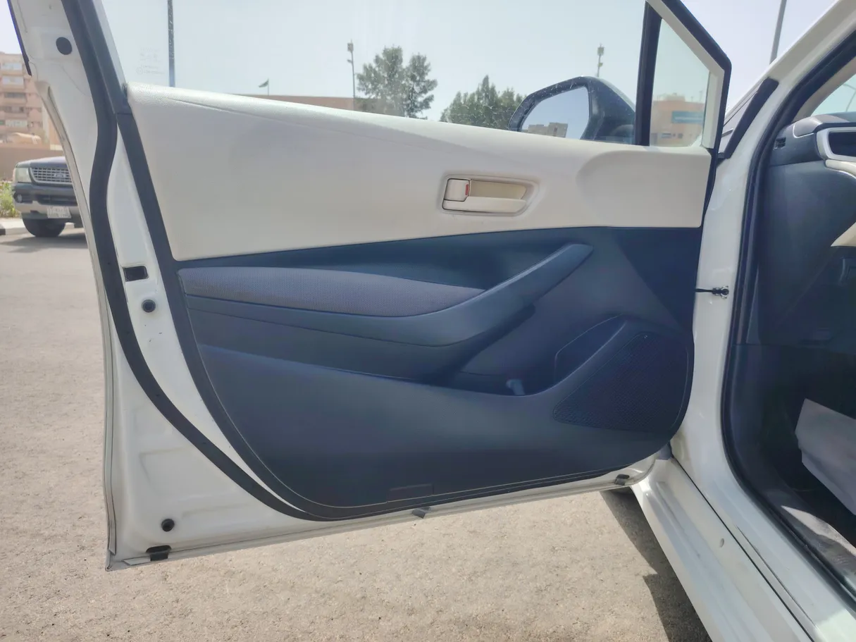 Car image 10