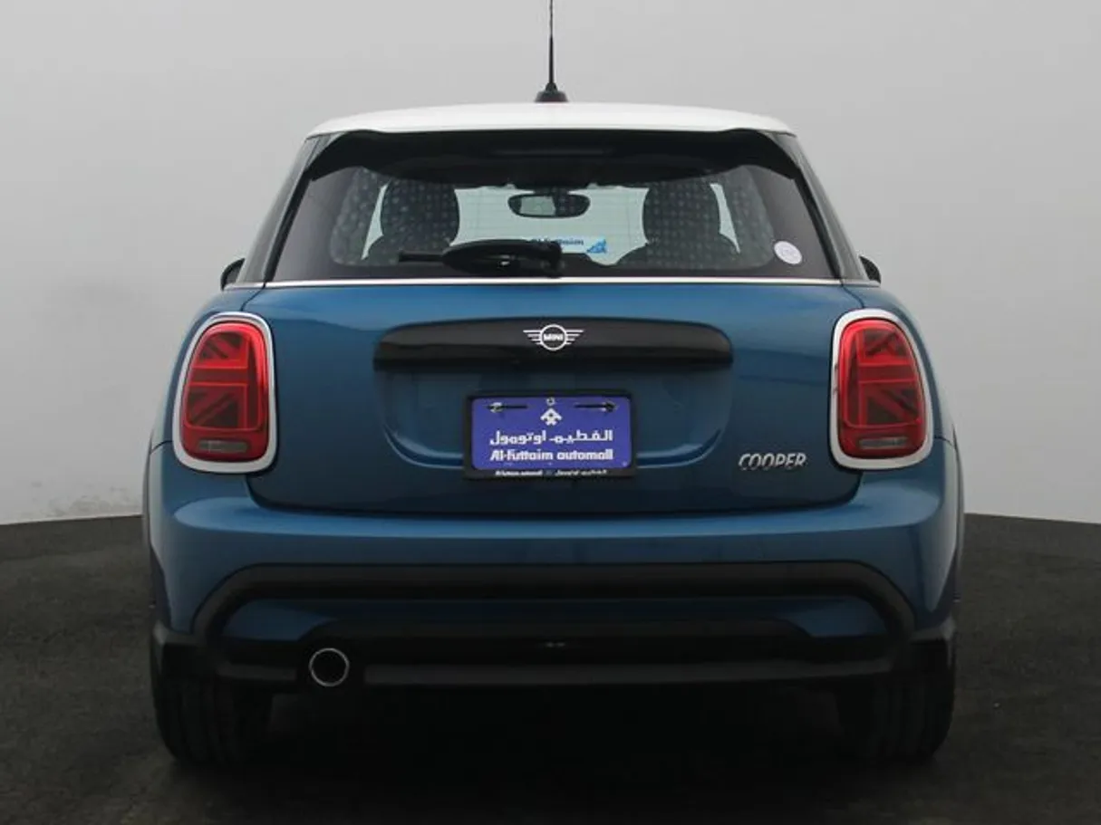 Car image 12