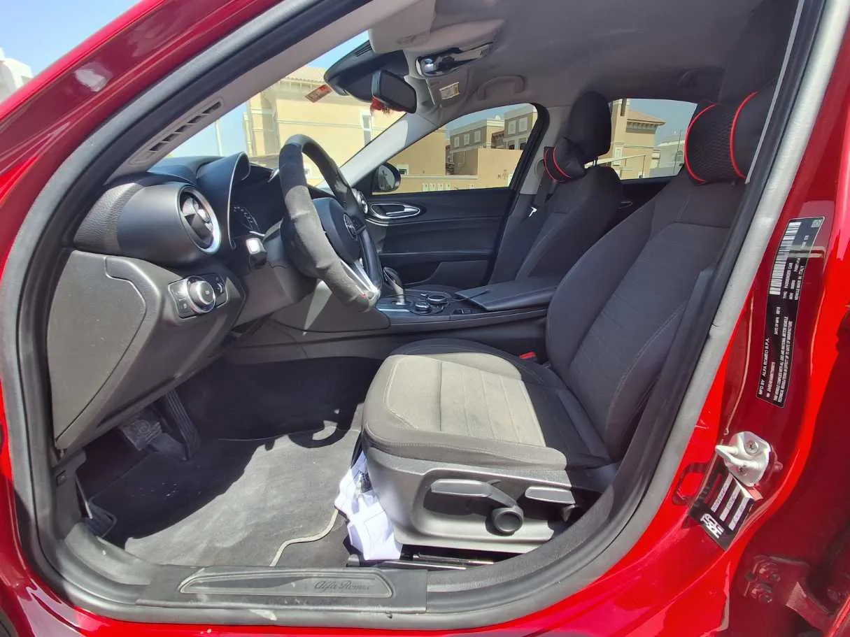 Car image 12