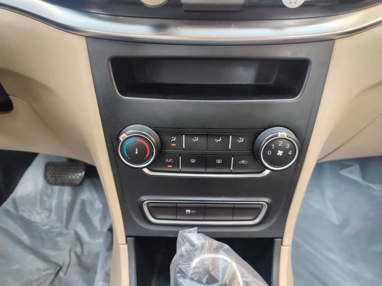Car image 23