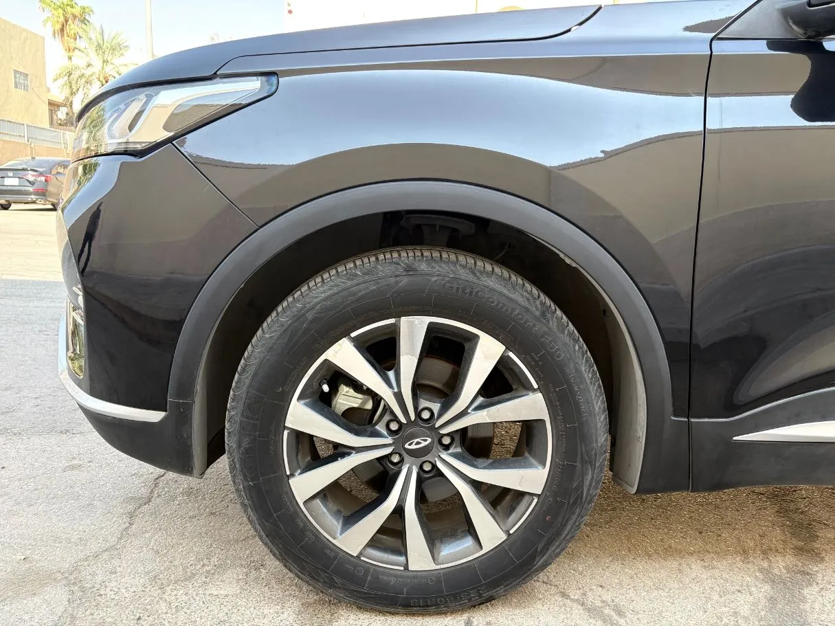 Car image 9