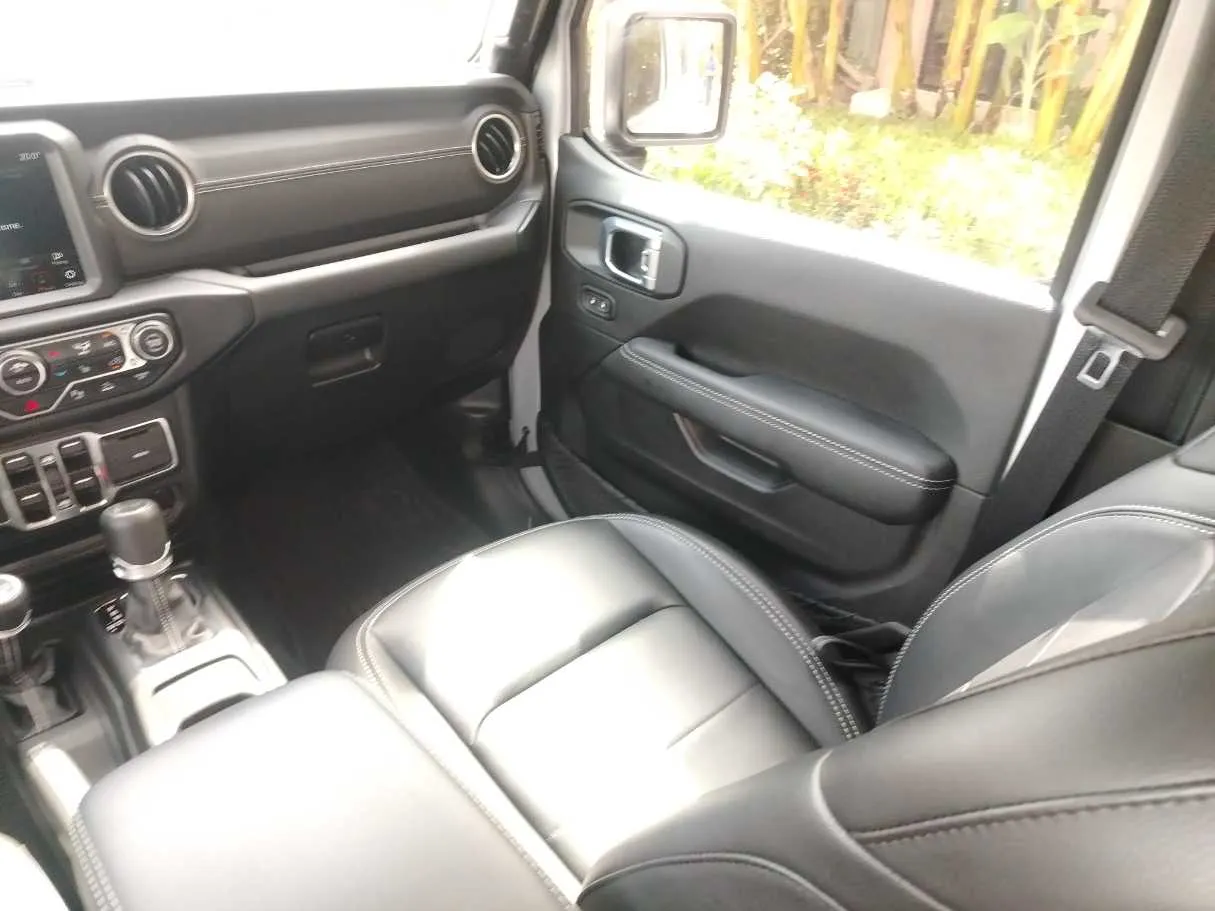 Car image 43