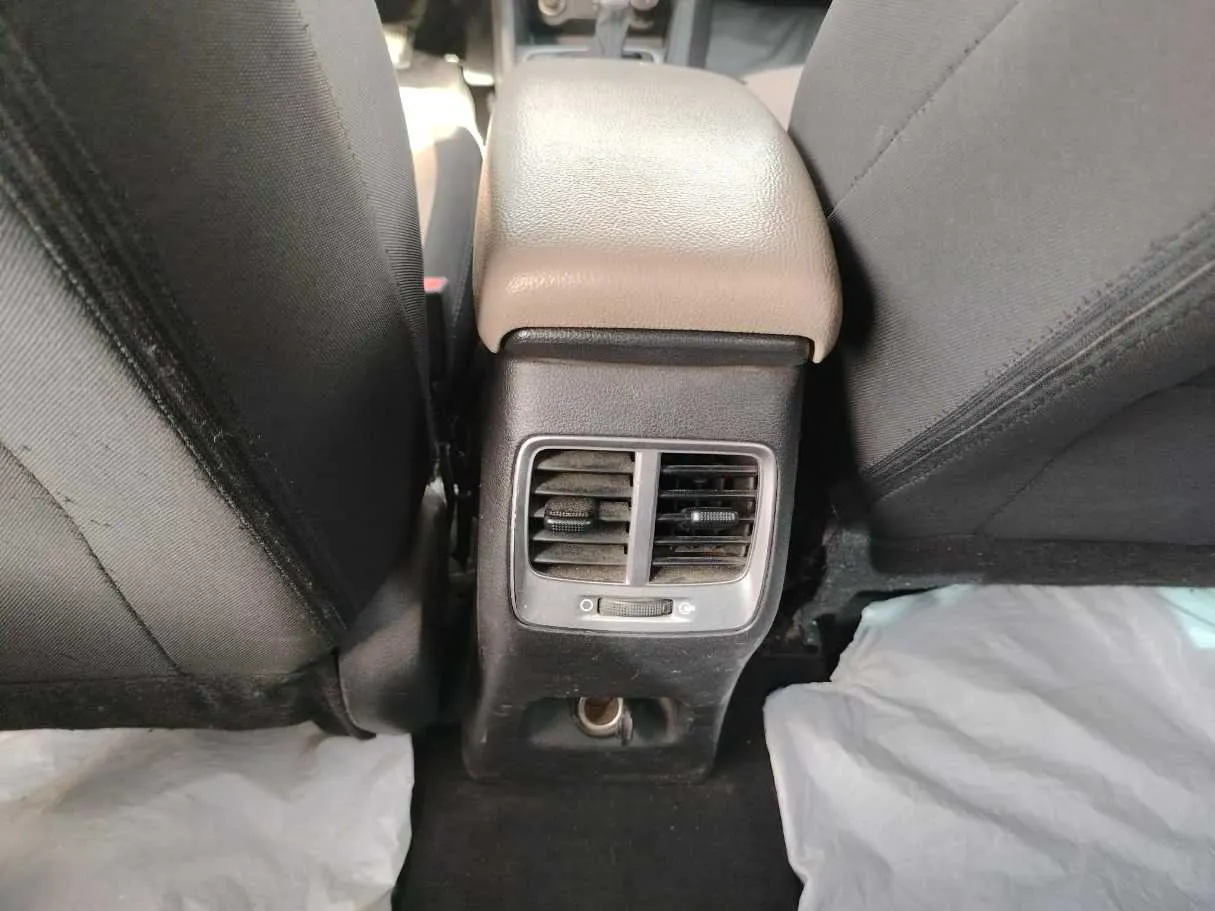 Car image 37