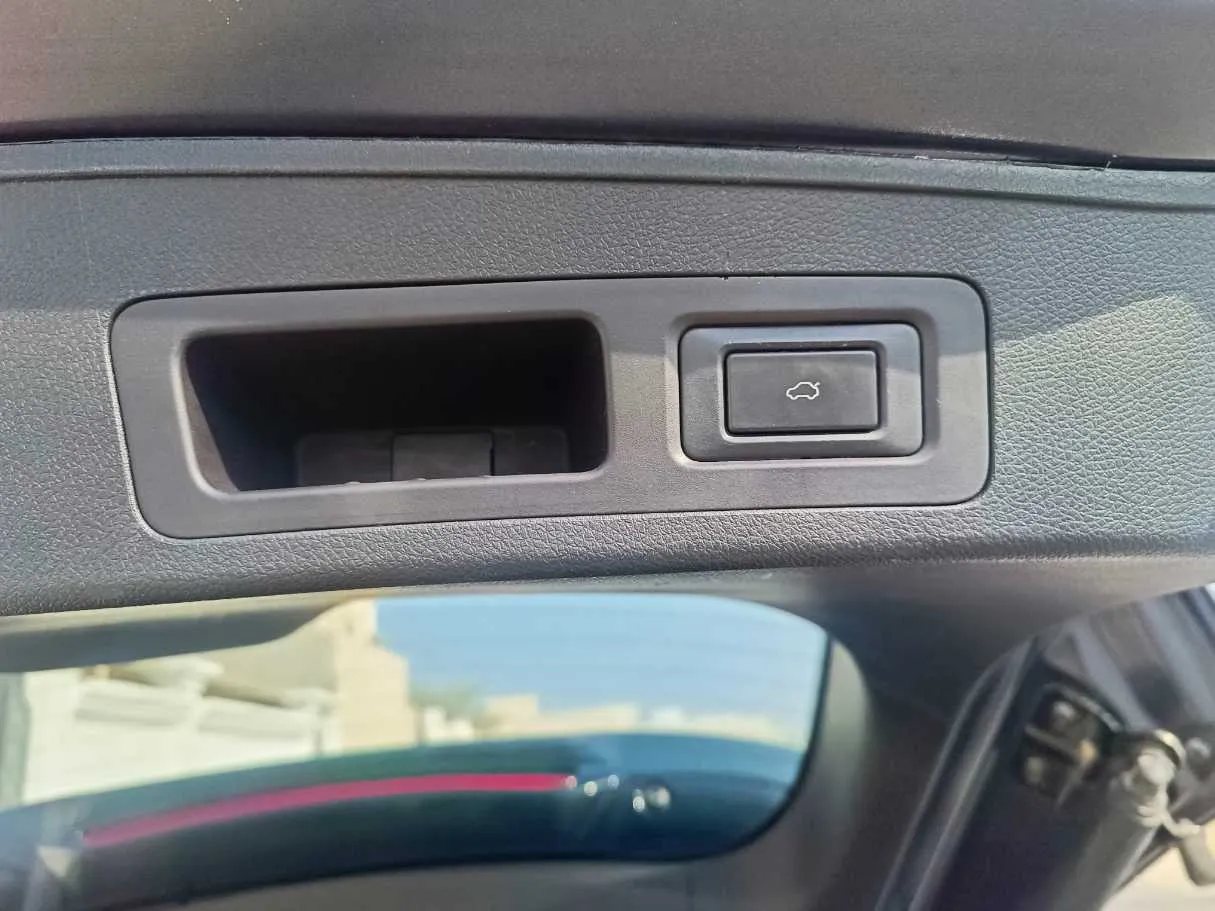 Car image 28