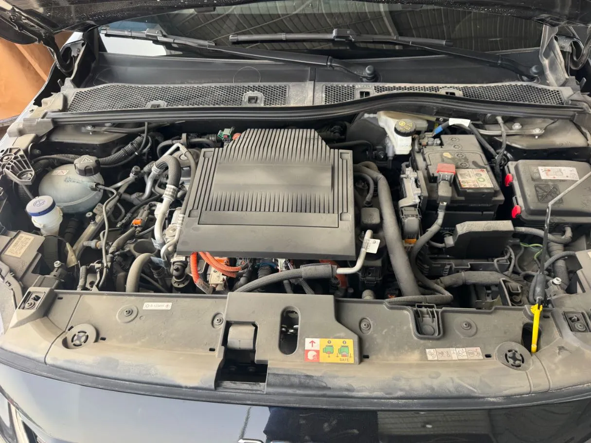 Car image 18