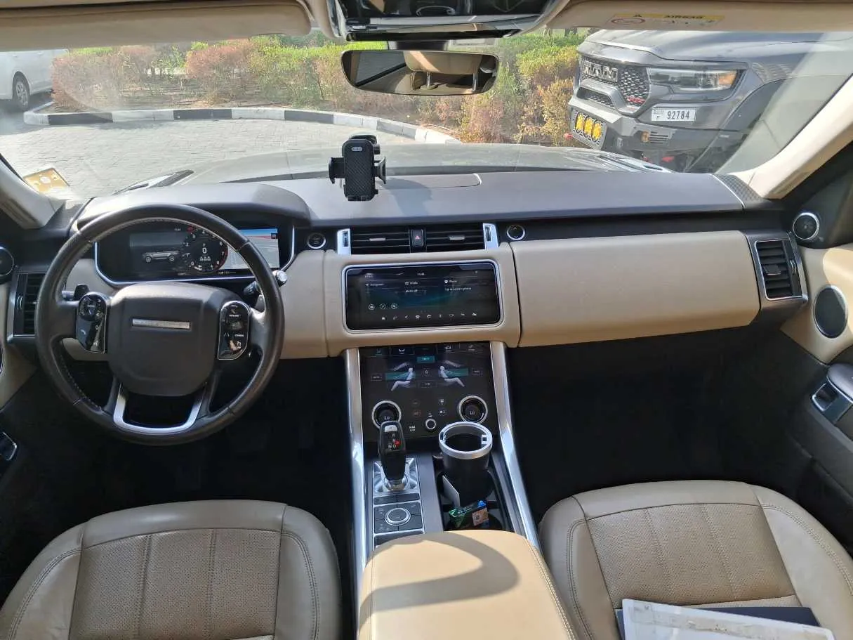 Car image 19