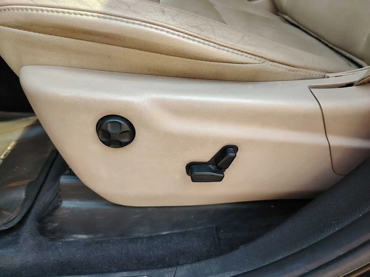 Car image 35