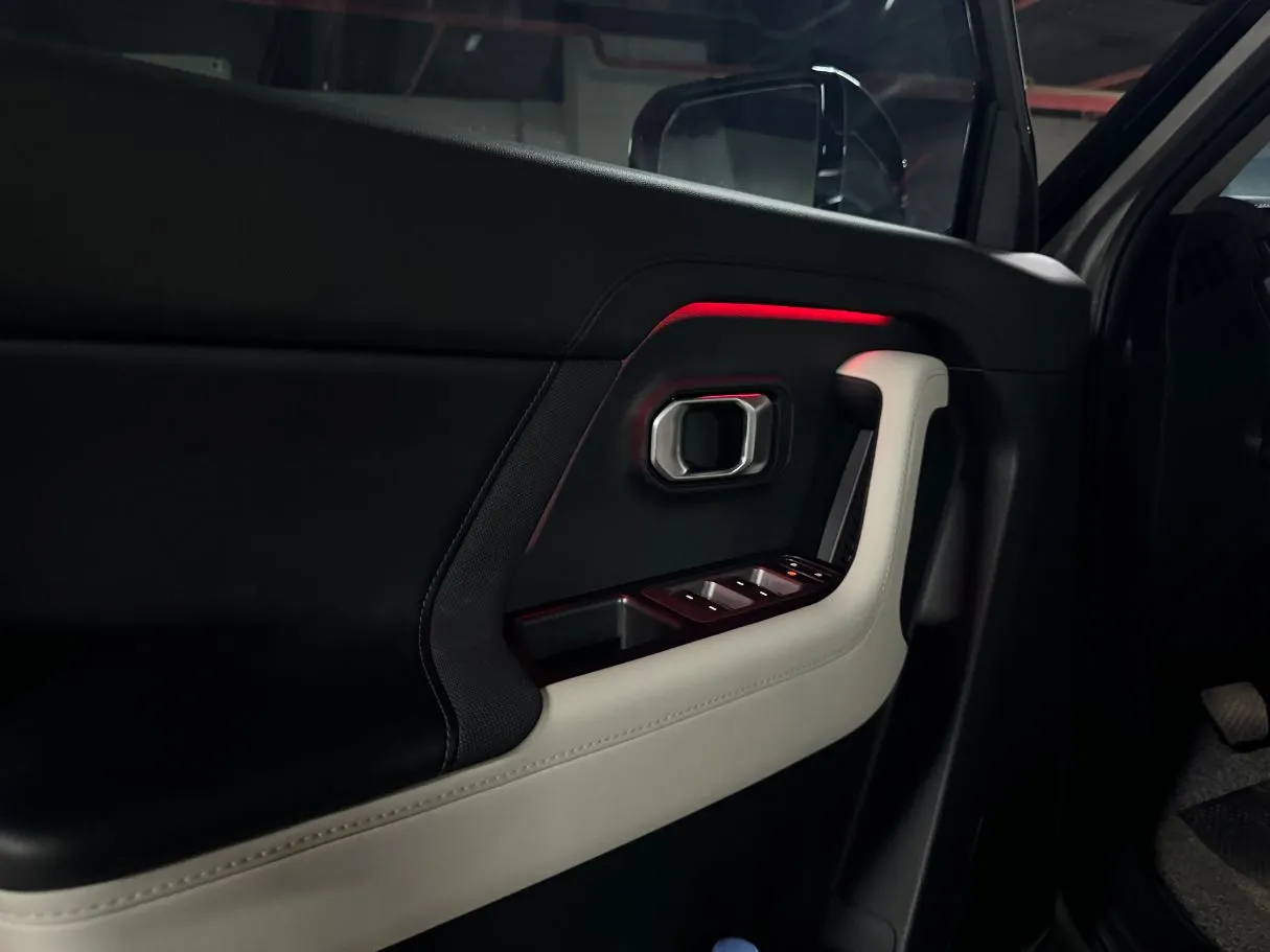 Car image 27