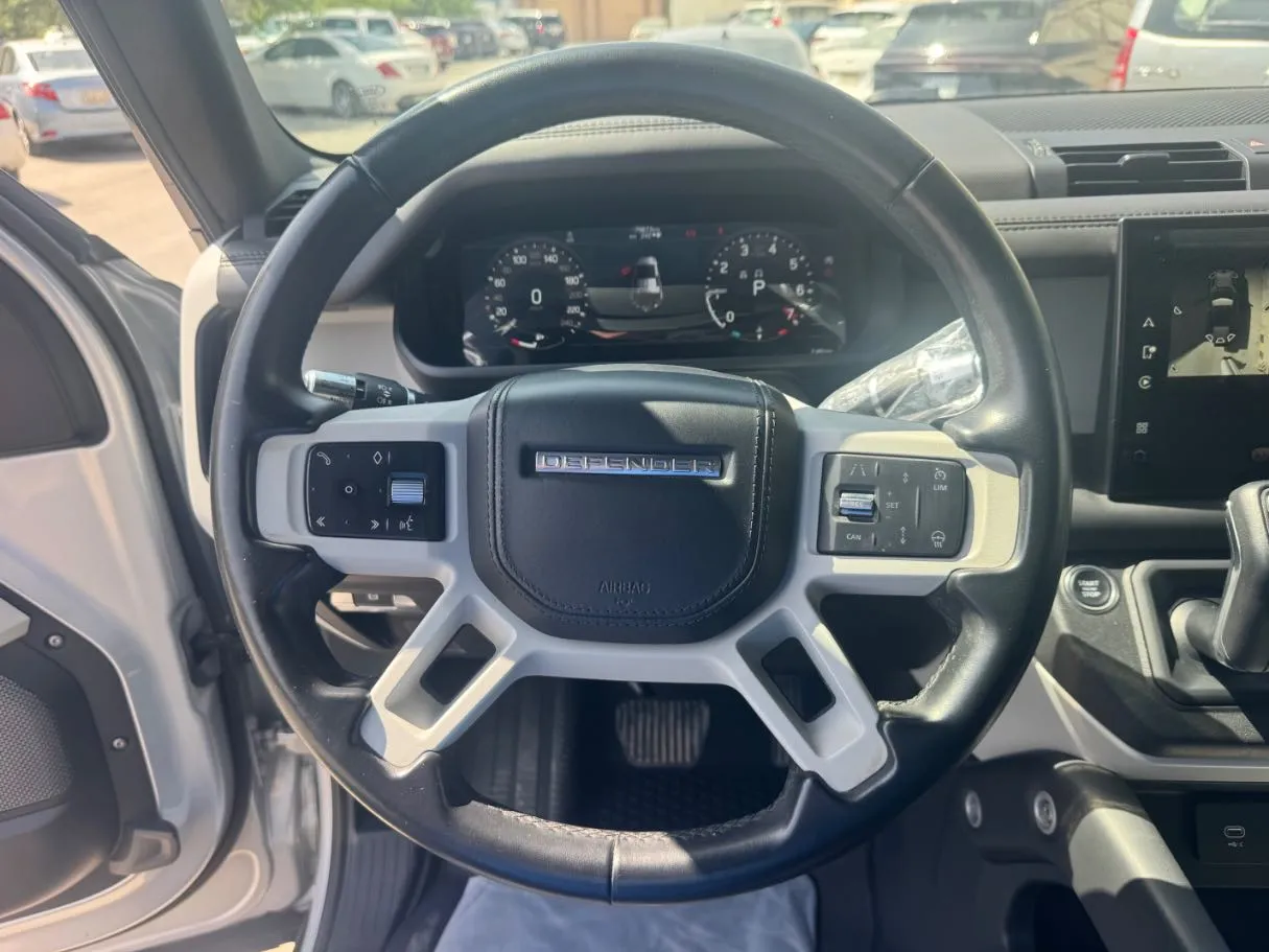 Car image 18