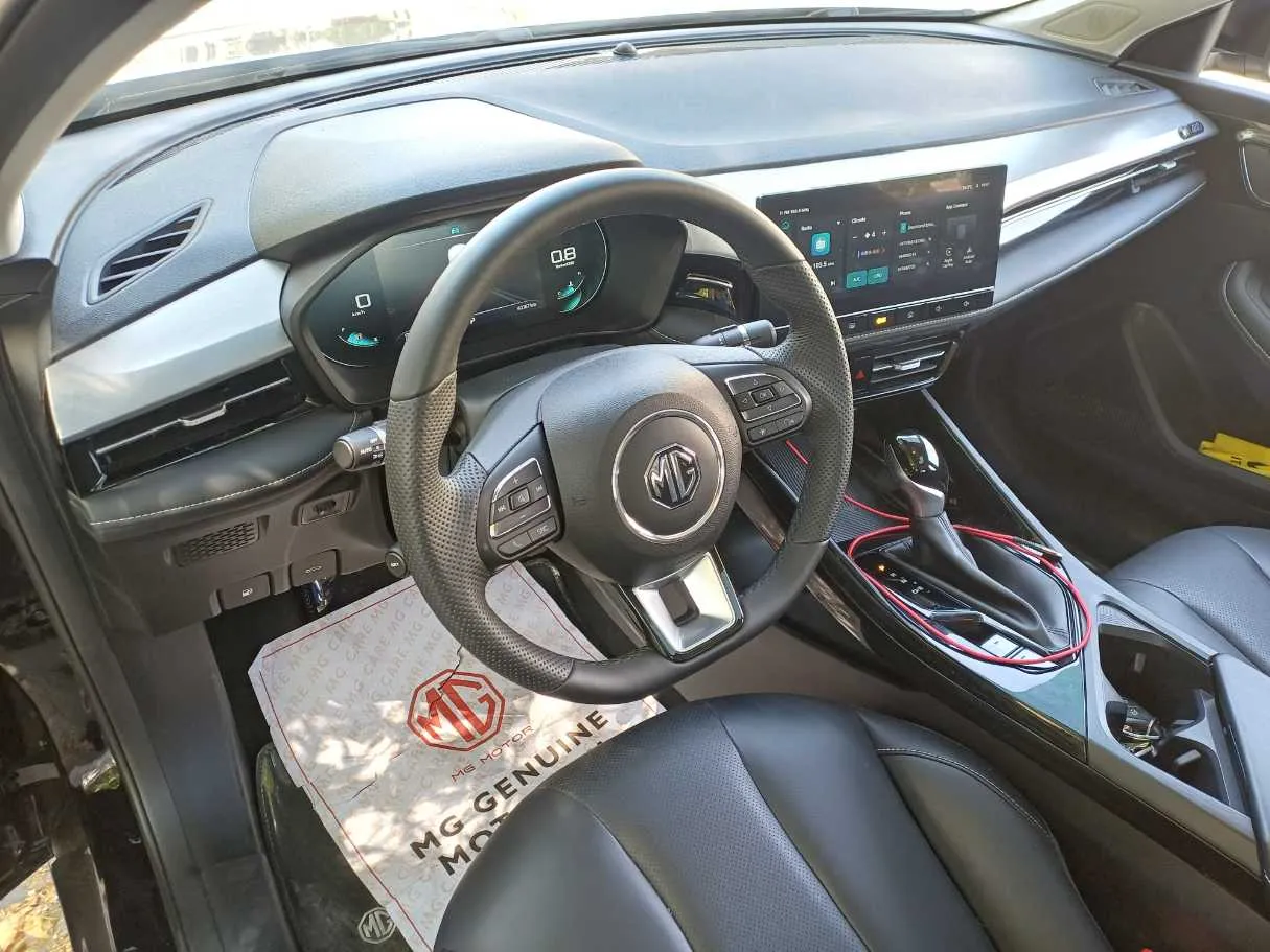 Car image 11