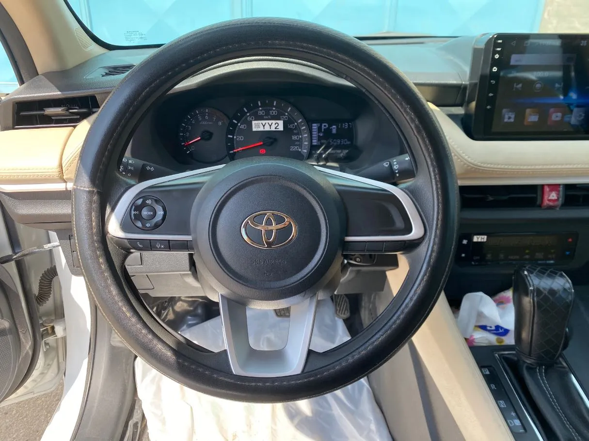 Car image 16