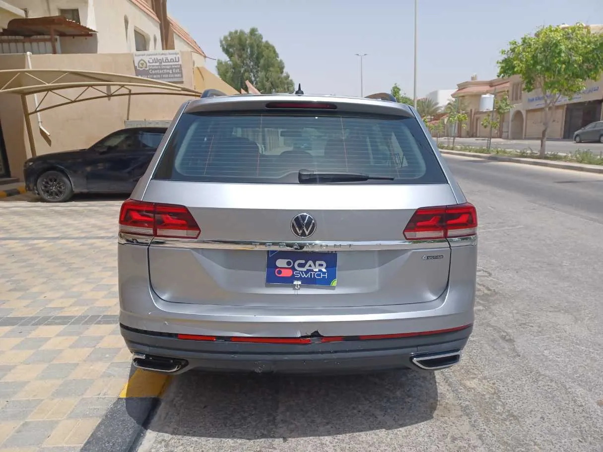 Car image 6
