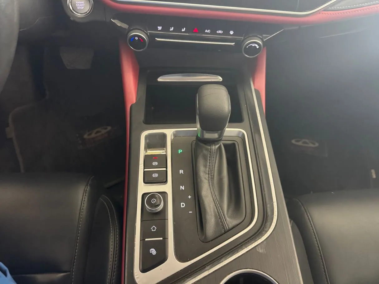 Car image 14