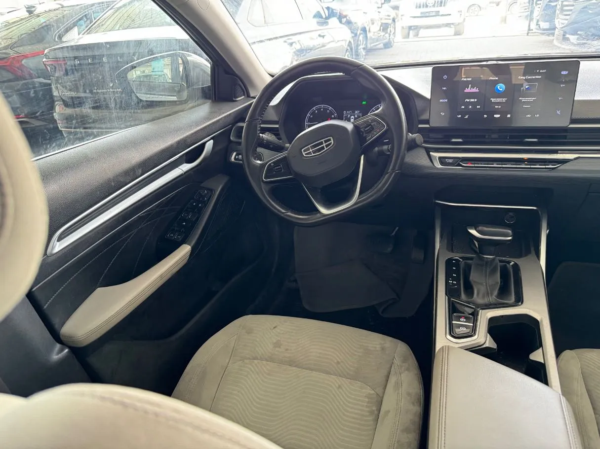 Car image 13