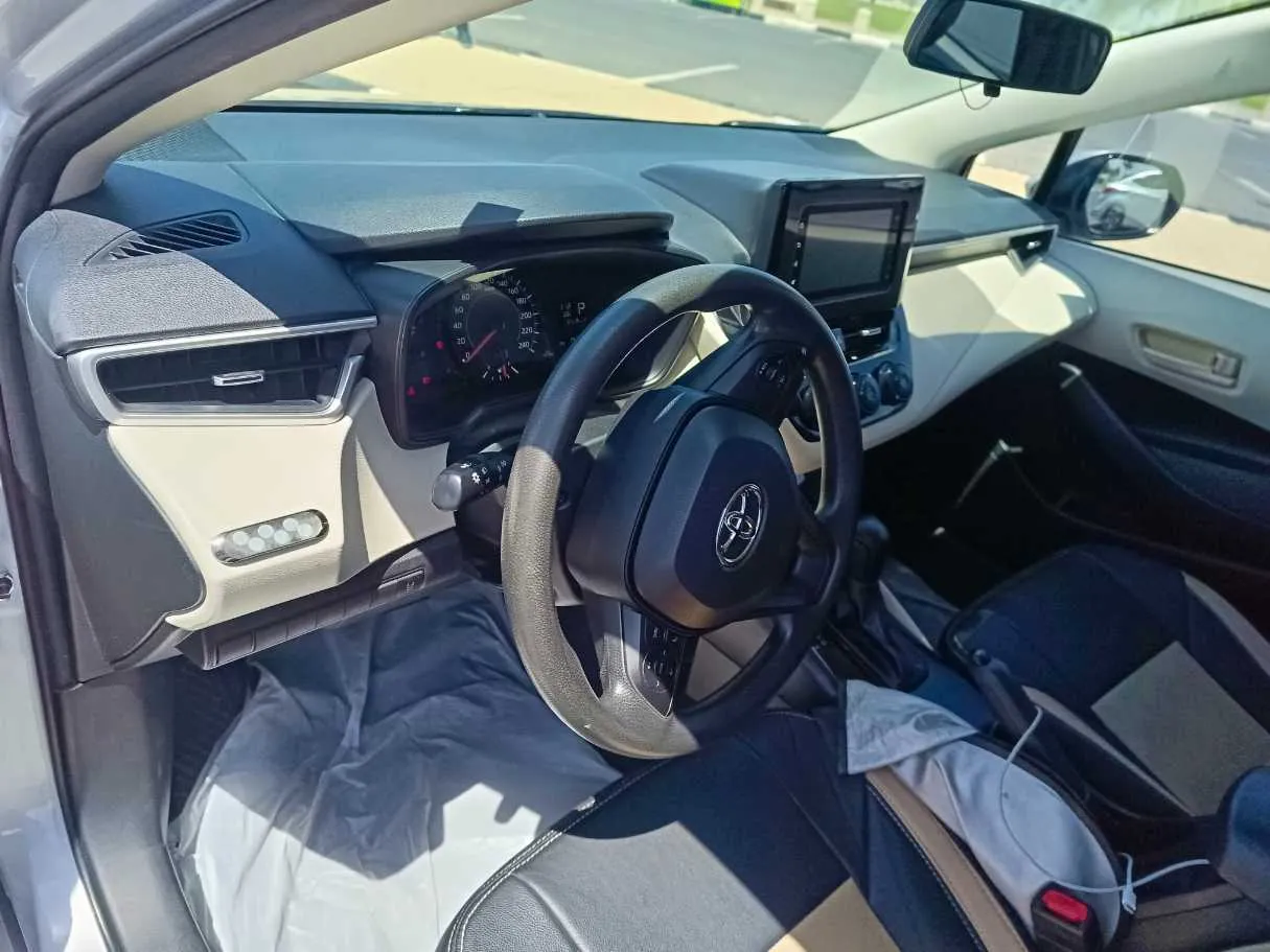 Car image 14