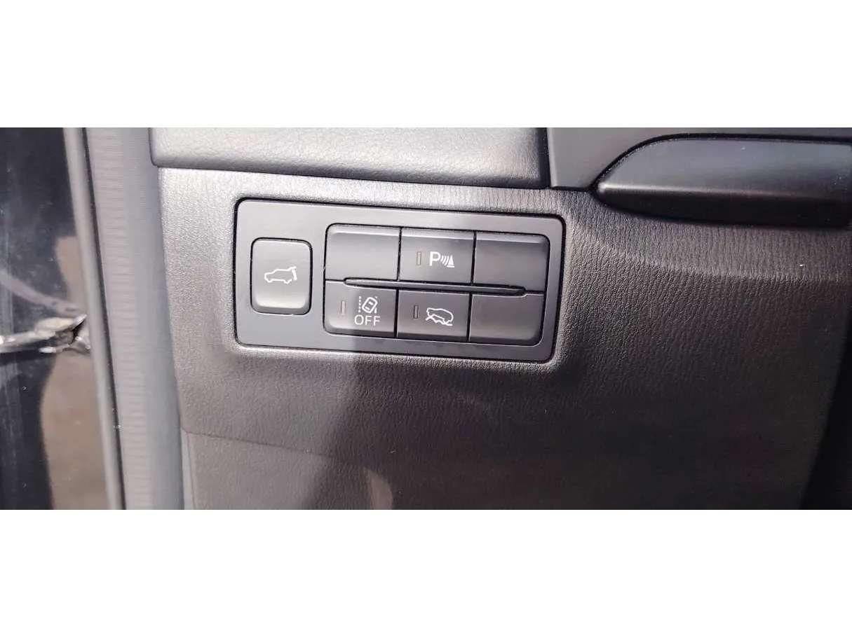 Car image 27