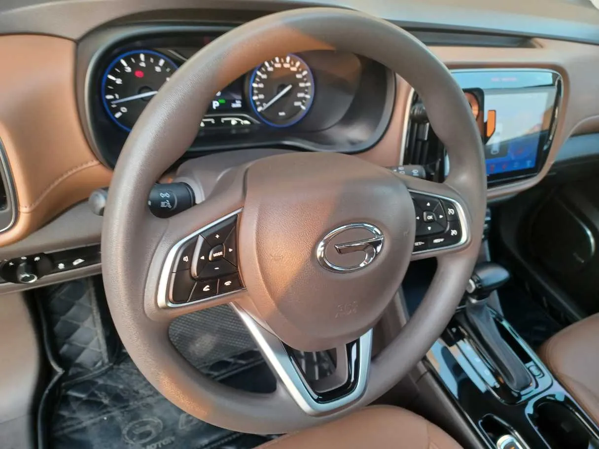 Car image 19