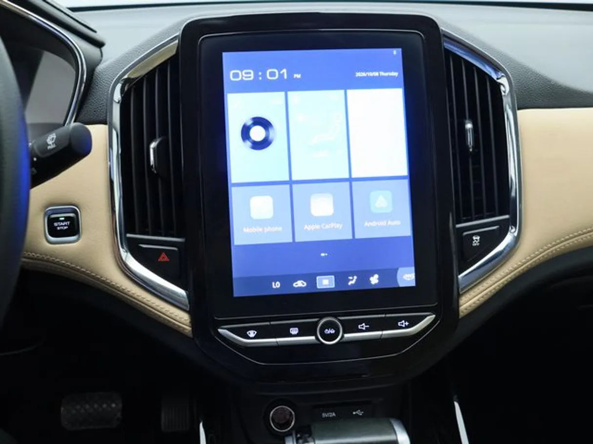 Car image 5