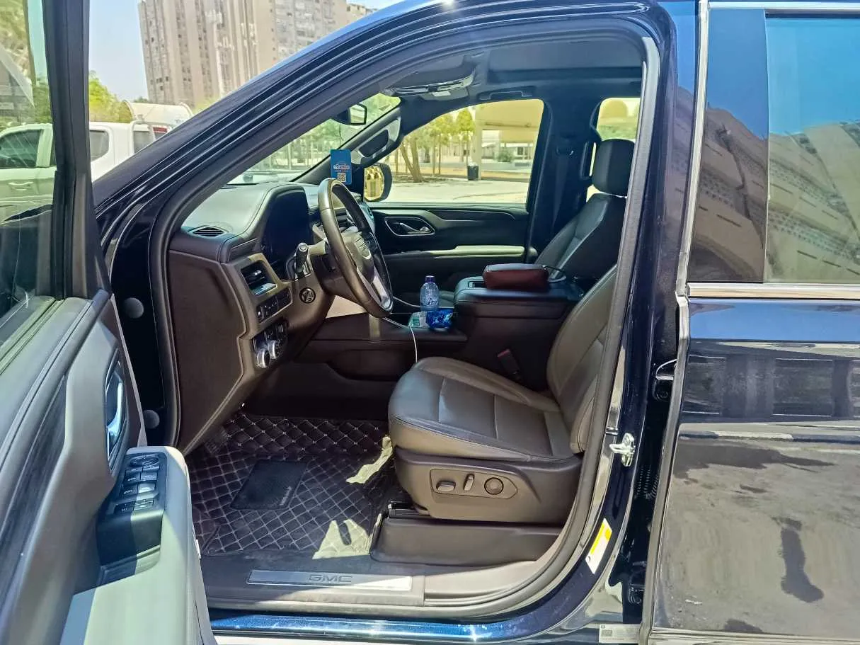Car image 13
