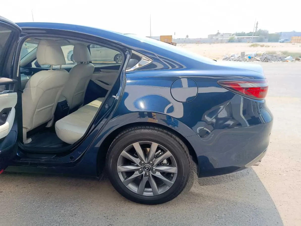 Car image 17