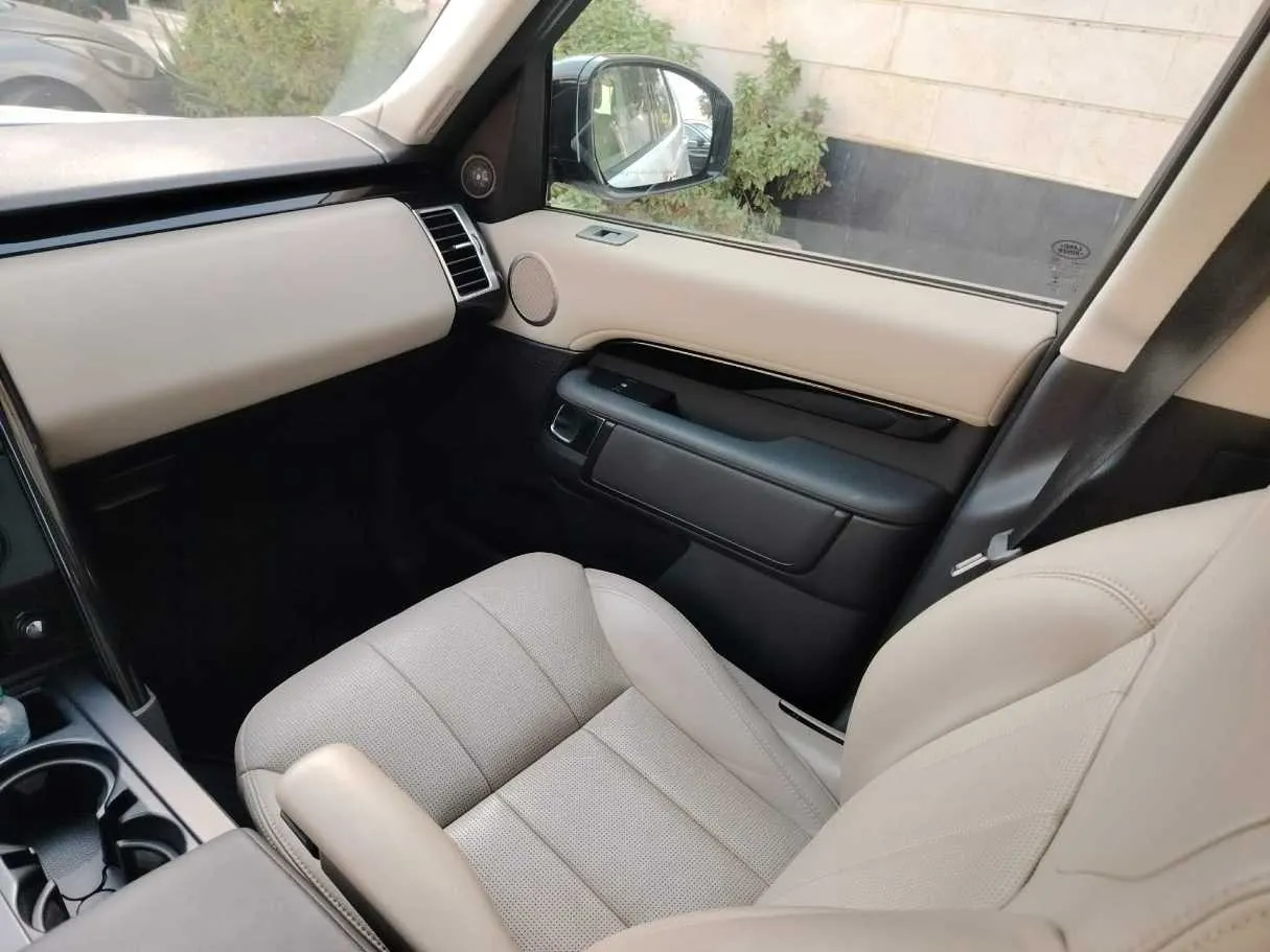 Car image 25
