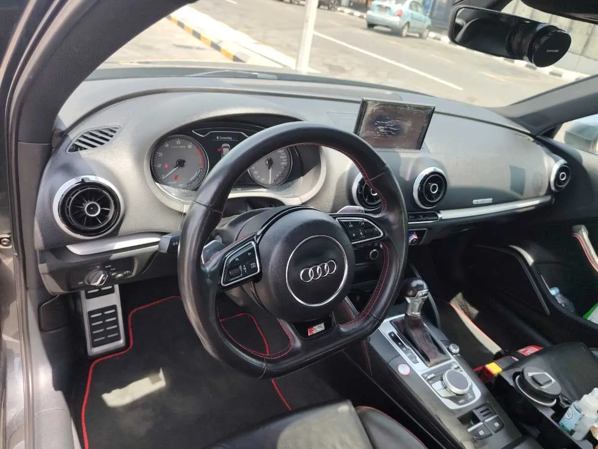 Car image 13