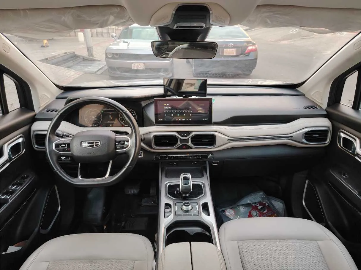 Car image 19