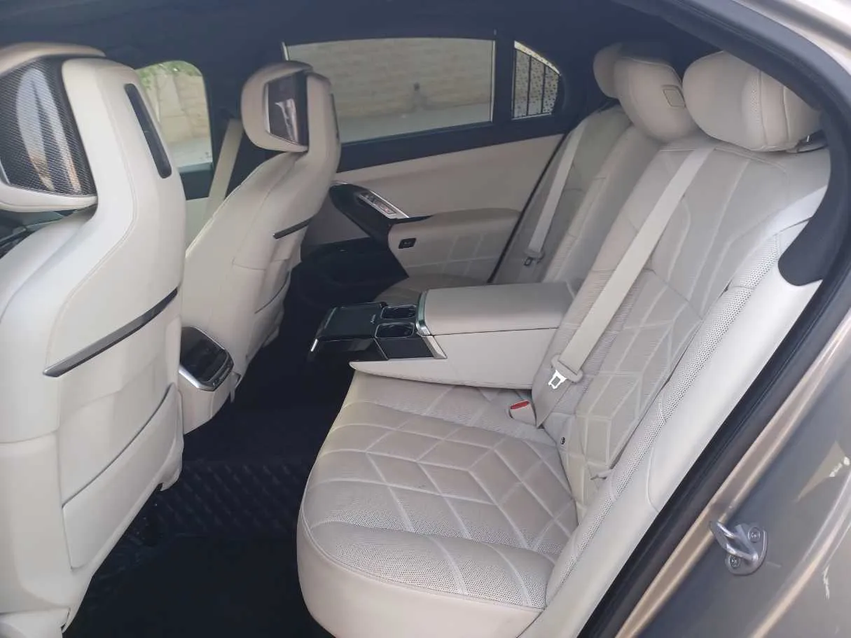 Car image 15