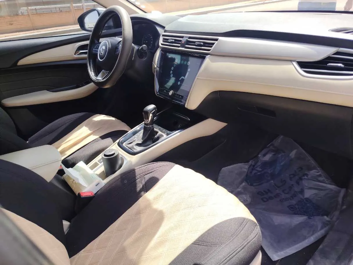 Car image 14