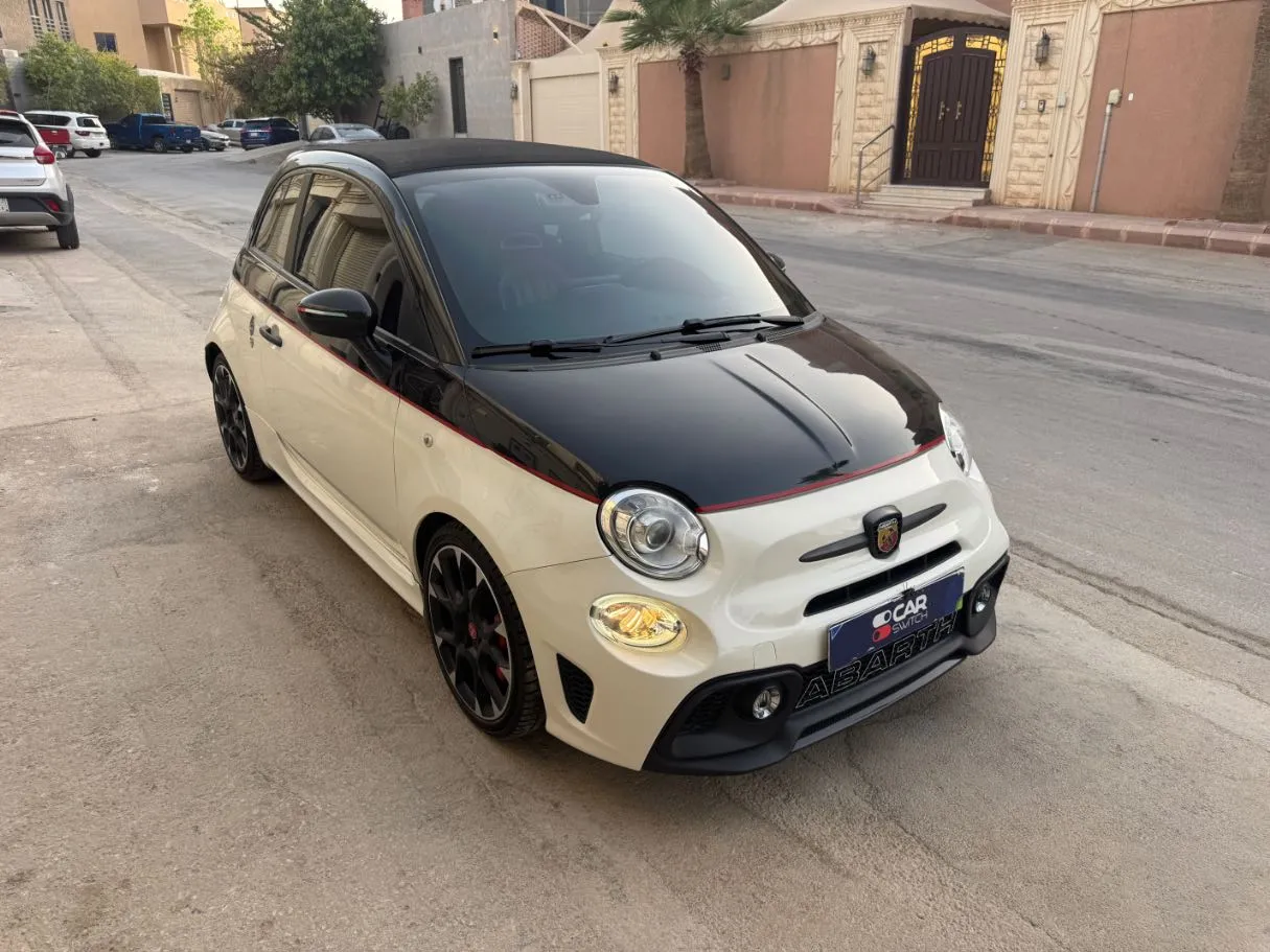 Car image 3